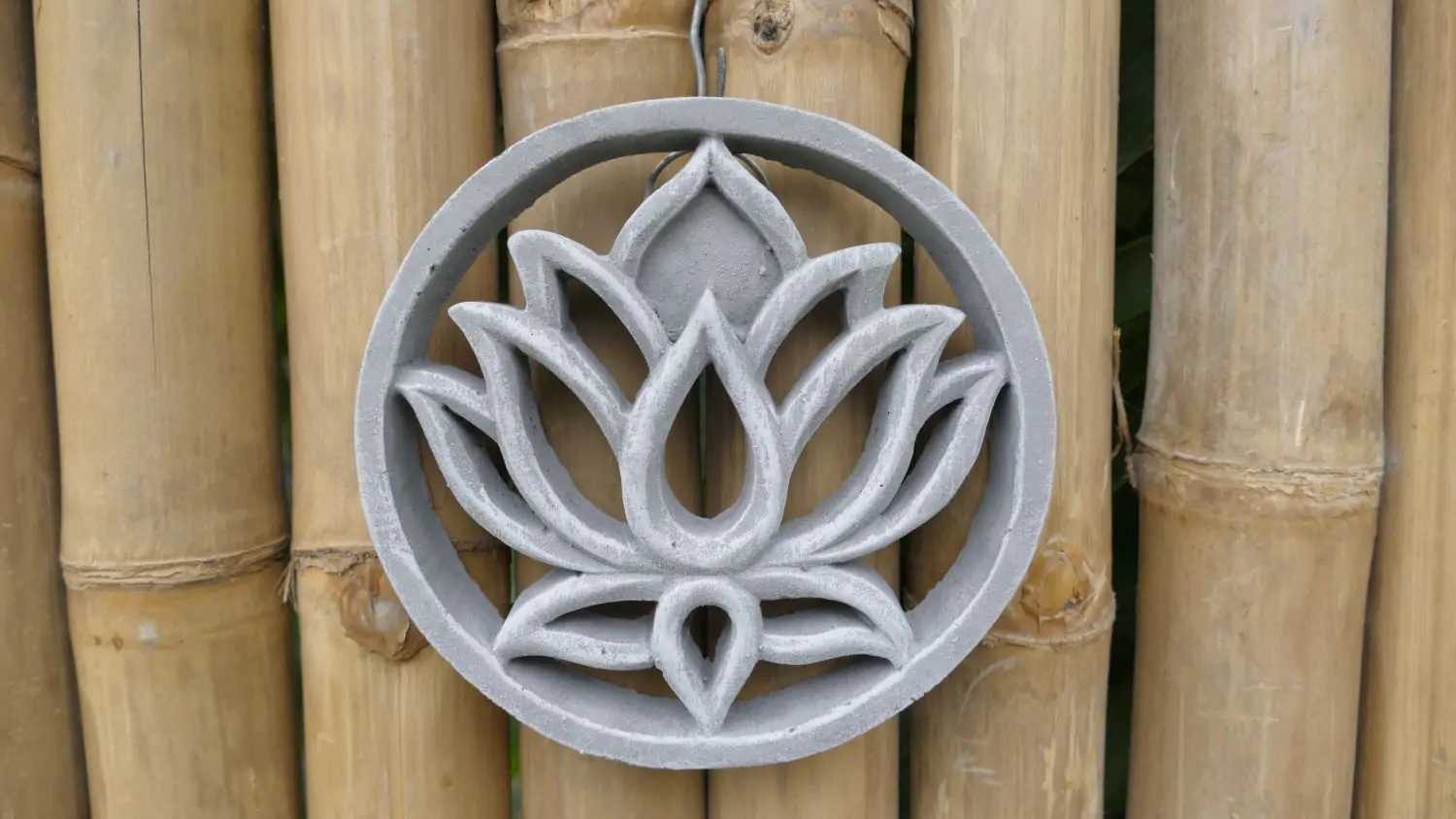  Product image 1 of the product “Lotus - Plaque - Lotus flower, Ø 15 cm | cast stone ”
